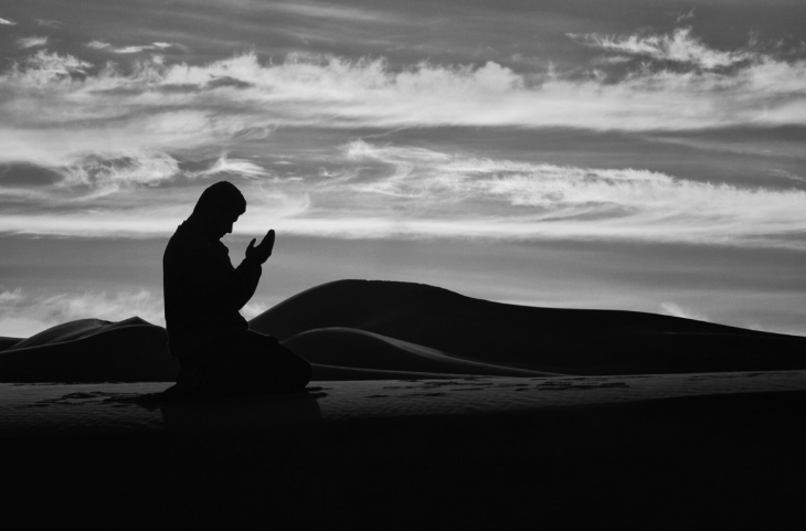 الدعاء للميت والمتوفي